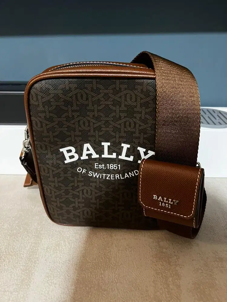 Bally Bhenn Monogram Logo Crossbody Bag - Tas selempang