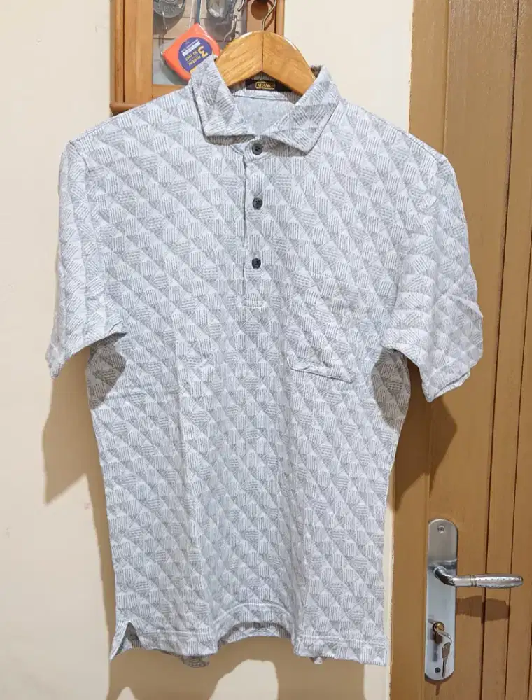 Kaos Kerah Lengan Pendek Aramis Pocket Polo Shirt Abu Abu Size L