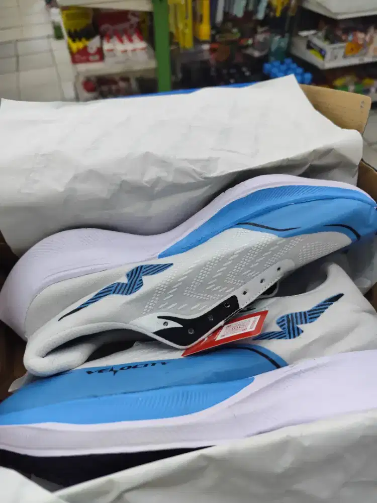 Sepatu running Nuevo Velocity