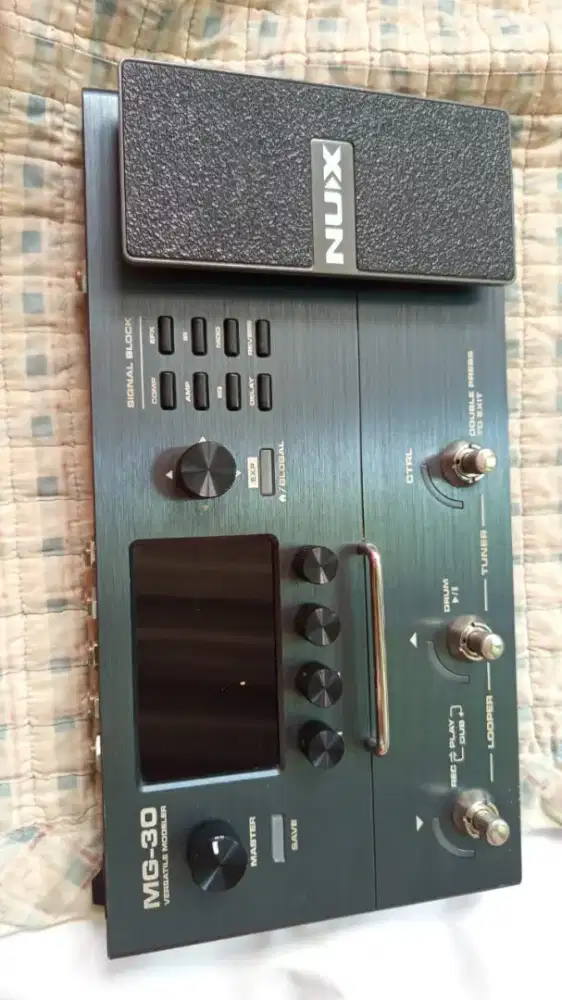 efek gitar/bass NUX MG-30