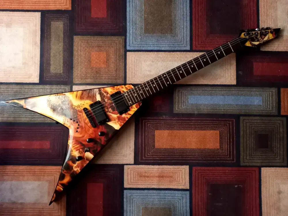 Gitar Dean flyng V Dave mustain signature