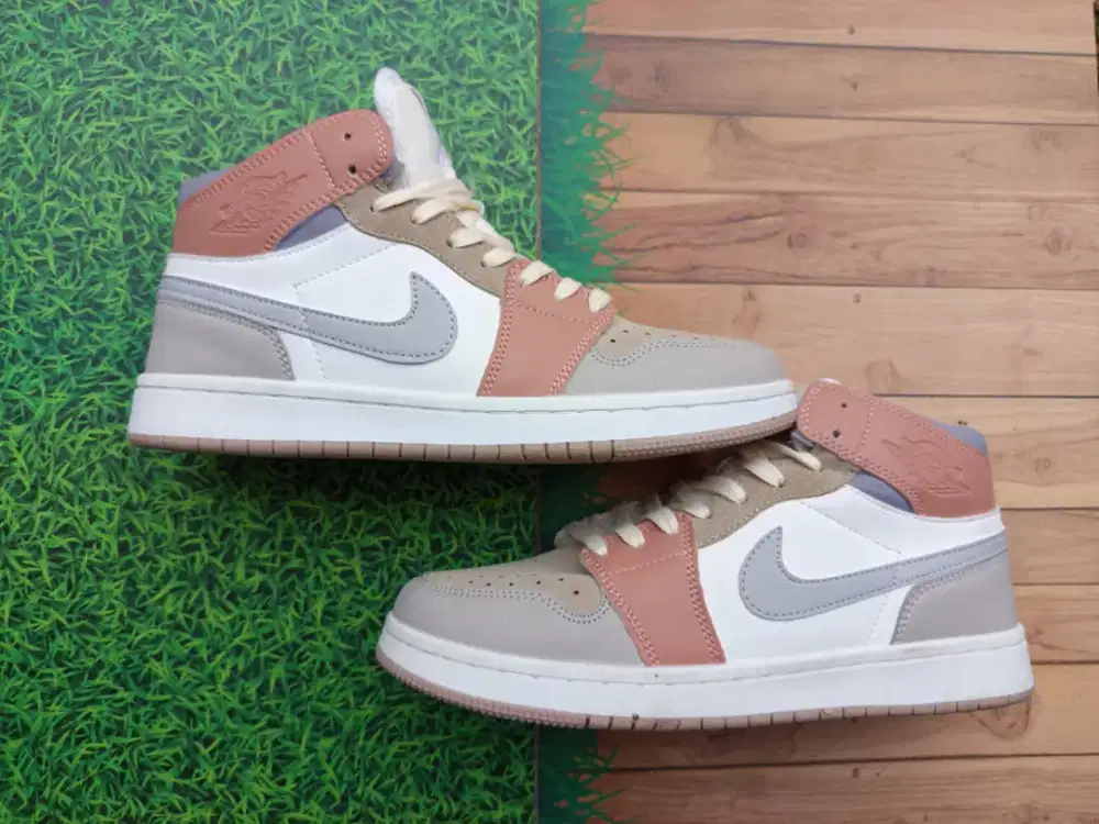 Nike Air Jordan Ivory Tan/Grey •Preloved, Second, Thrift•