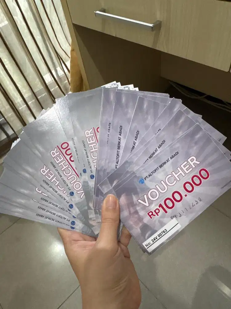 32 VOUCHER NIKE & LEVIS