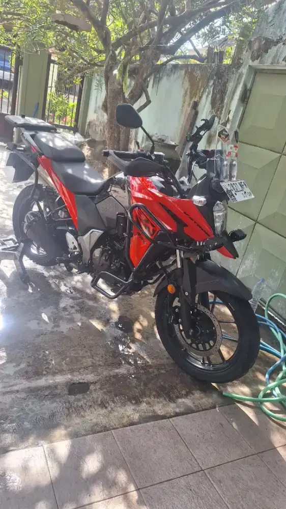 Vstrom 2023 like new