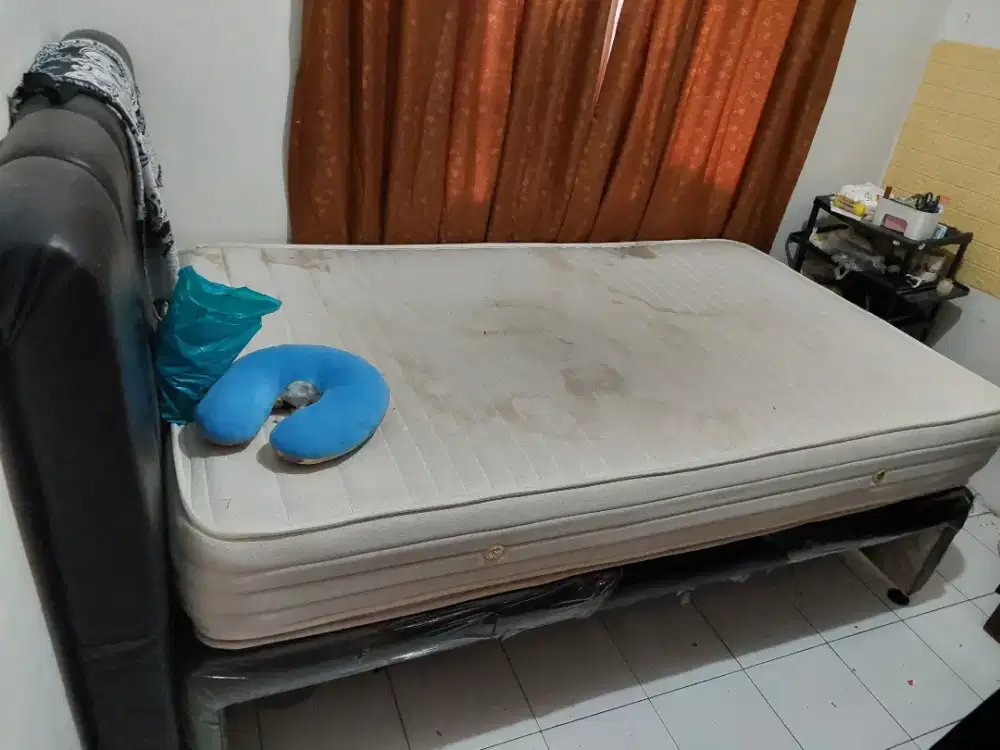 JuaL 2 set Spring Bed + Divan uk 200X90, kondisi bagus