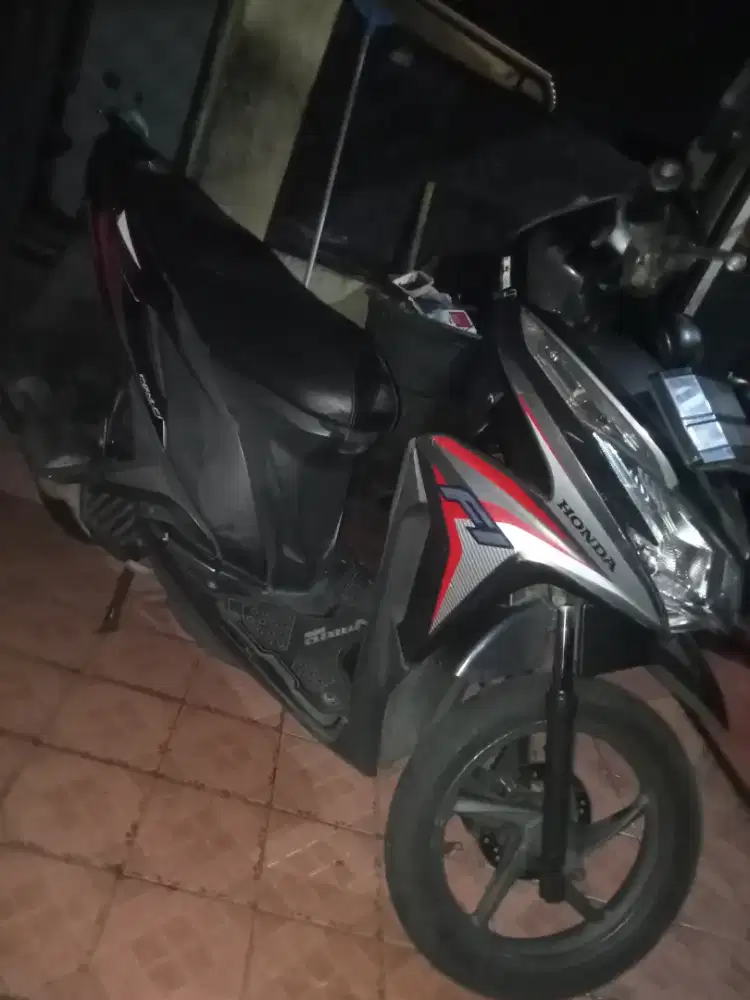 Bismillah dijual Honda Vario 125 tahun 2014 type ISS