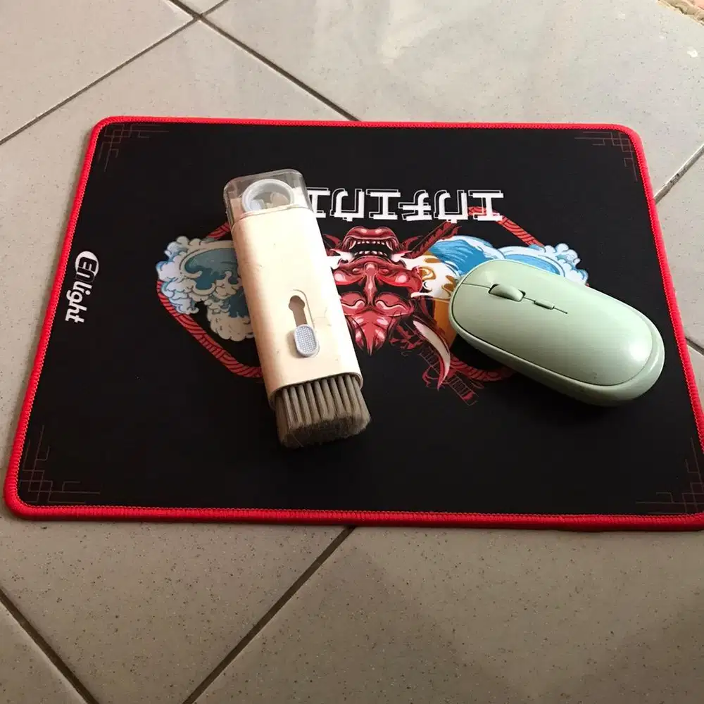 Mouse wireless, mousepad & sikat keyboard