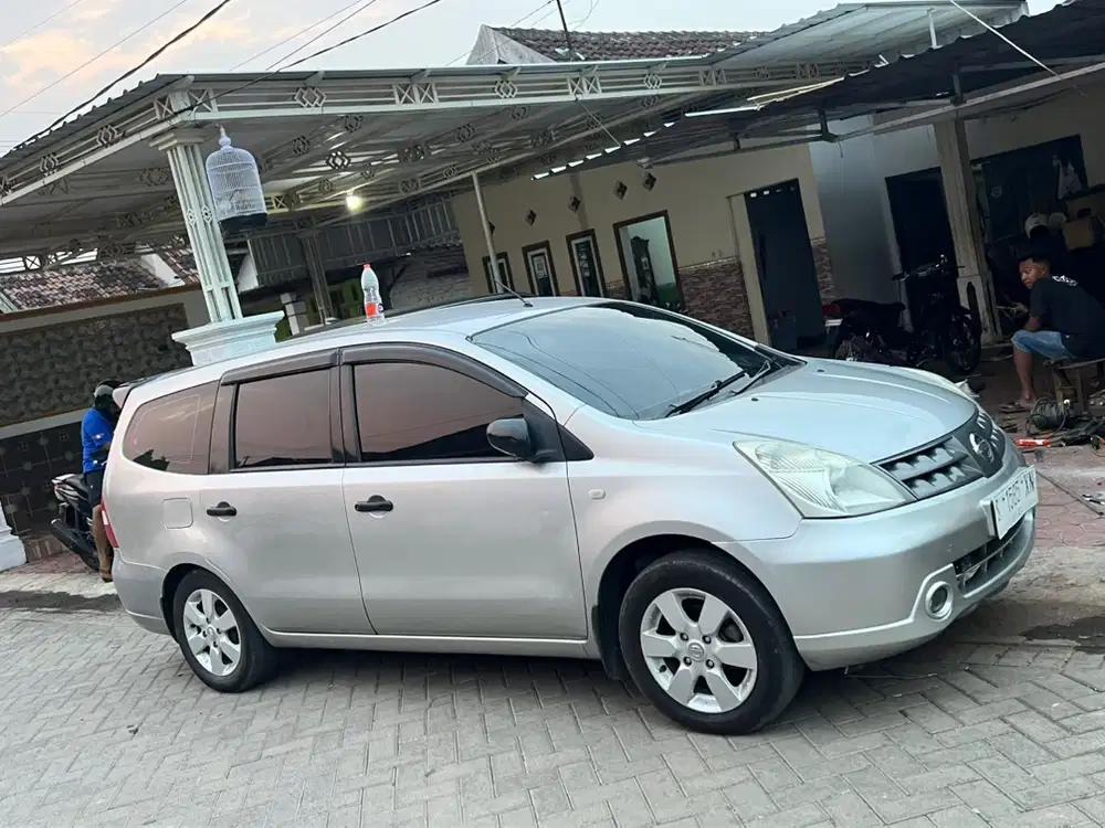 Nissan Grand livina 2009 Bensin