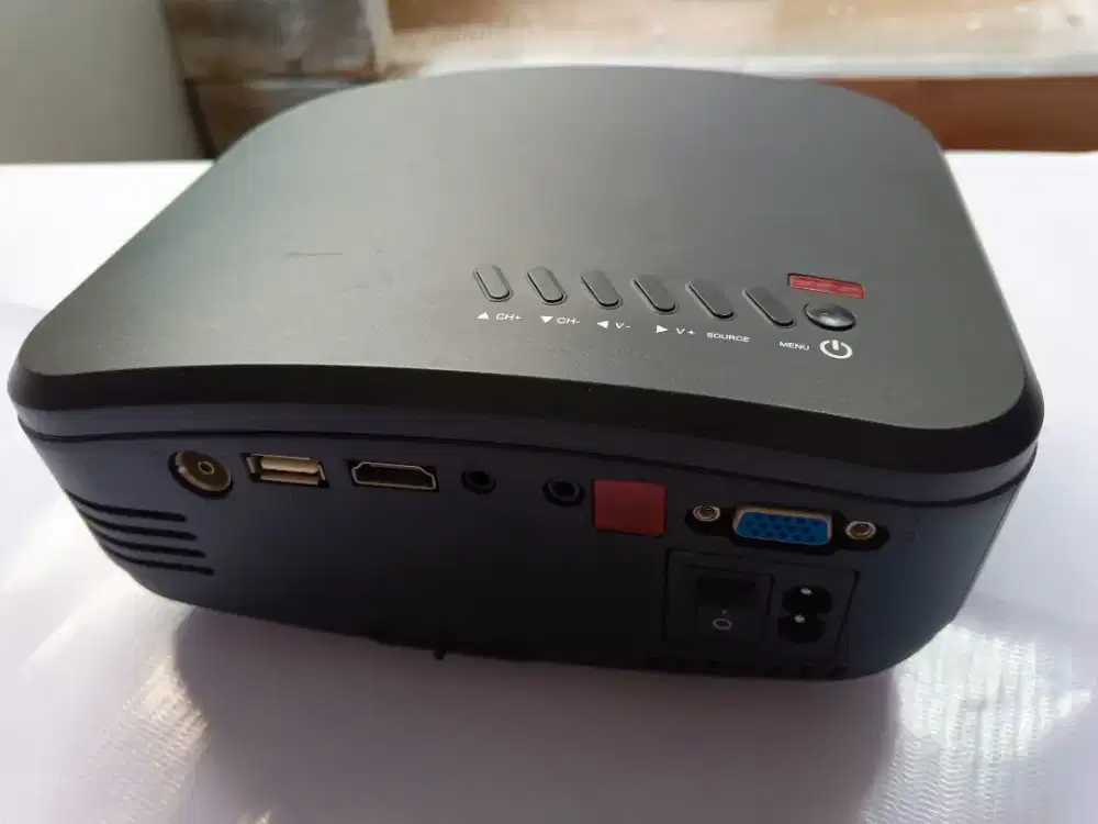 Mini proyektor masih bagus