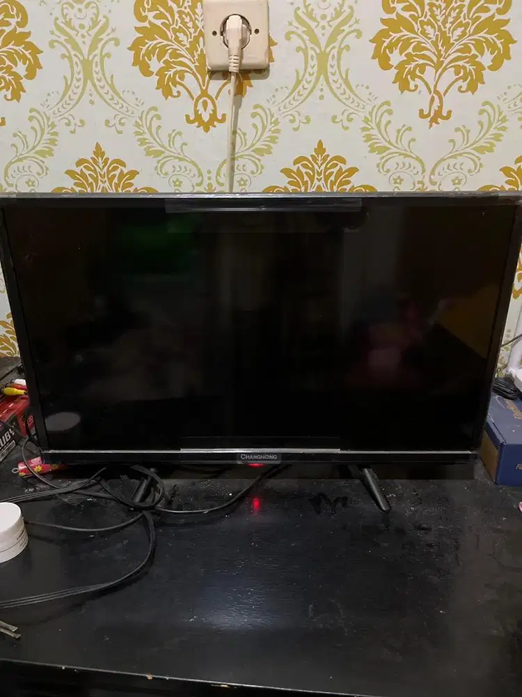 Preloved tv changhong 24inch