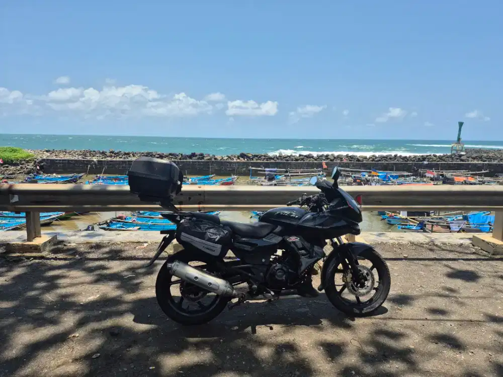 Bajaj Fulsar 220f