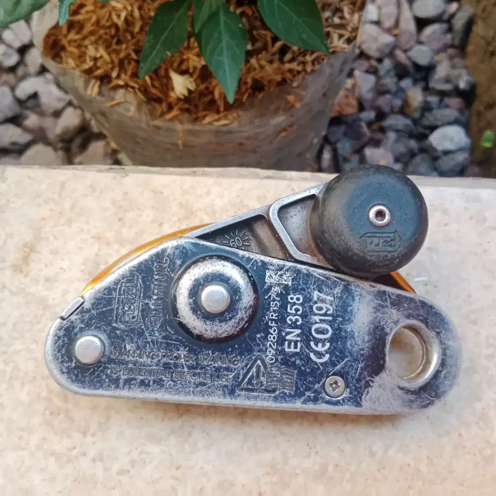 Grillon Rock climbing (grigri model awal)
