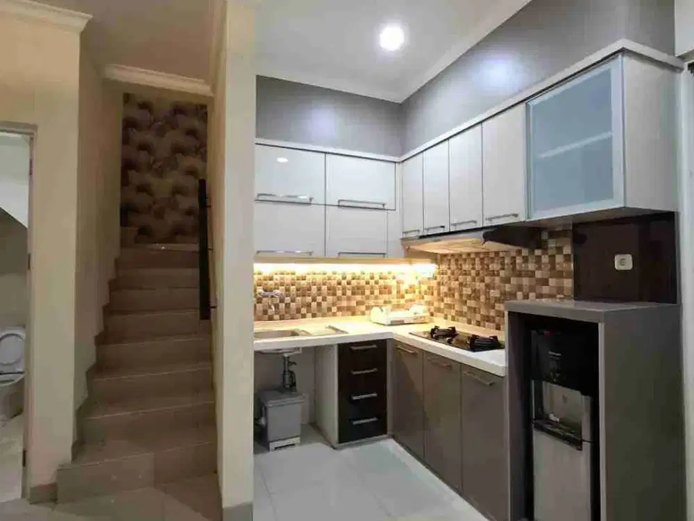 Disewakan Rumah 2 Lt Semi Furnish Dekat Club House Green Lake City