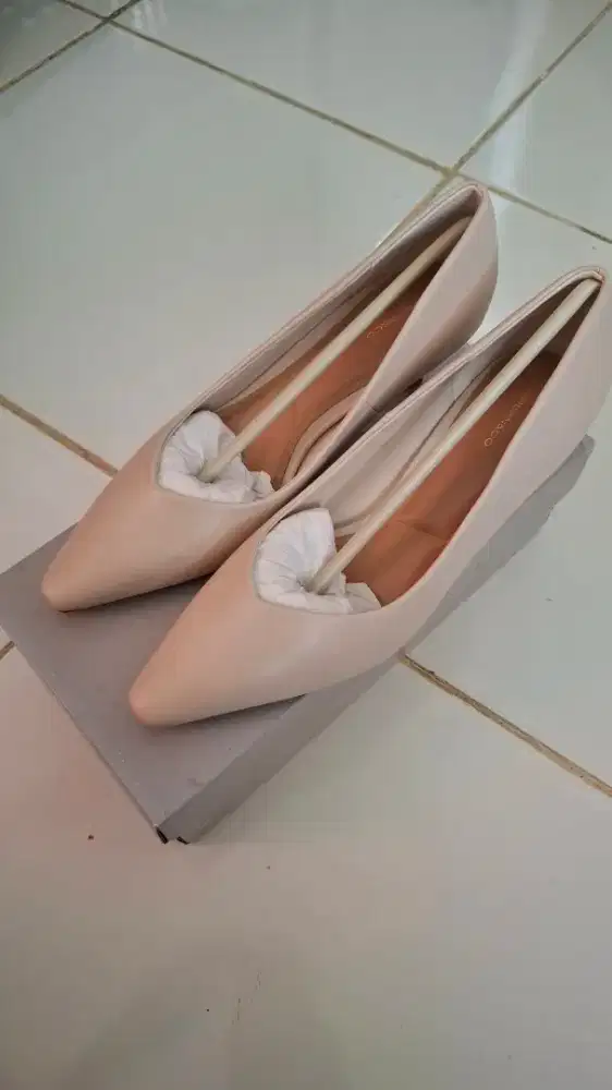 SEPATU URBAN & CO size 38