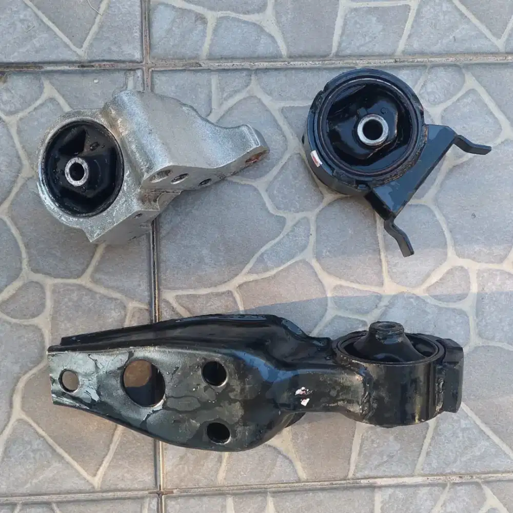 Engine Mounting Starlet Kapsul Copotan 1 Set