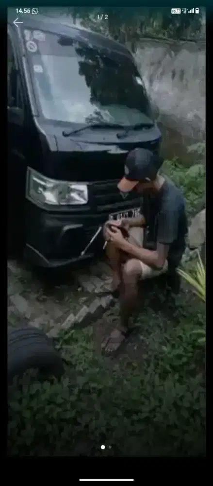 Mencari kerjaan apa saja yg penting halal