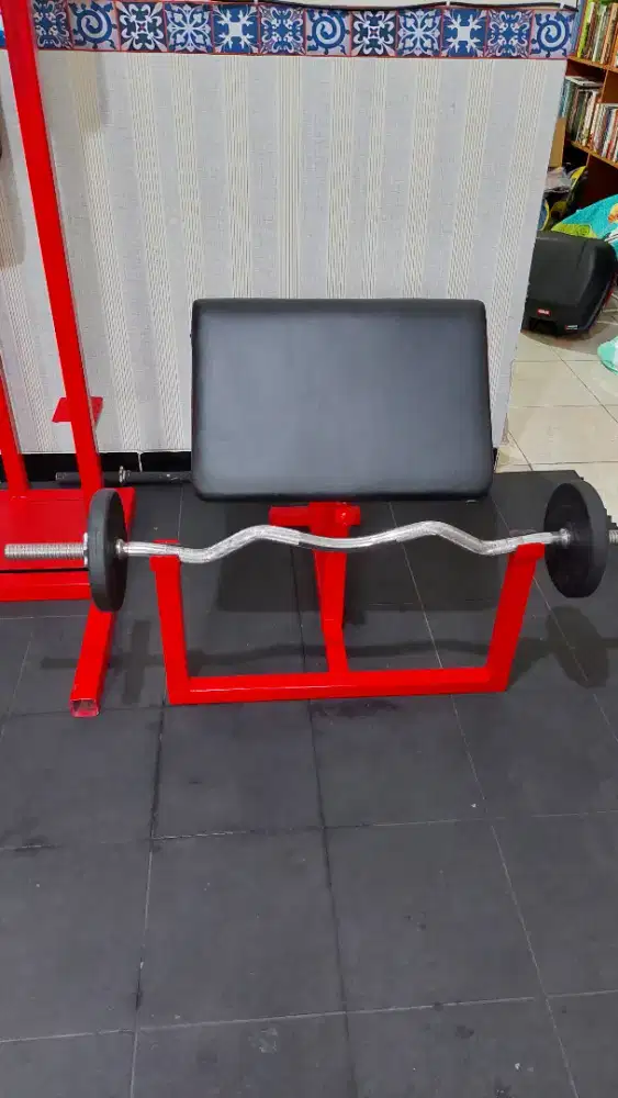 Preacer curl (alat latihan bicep)