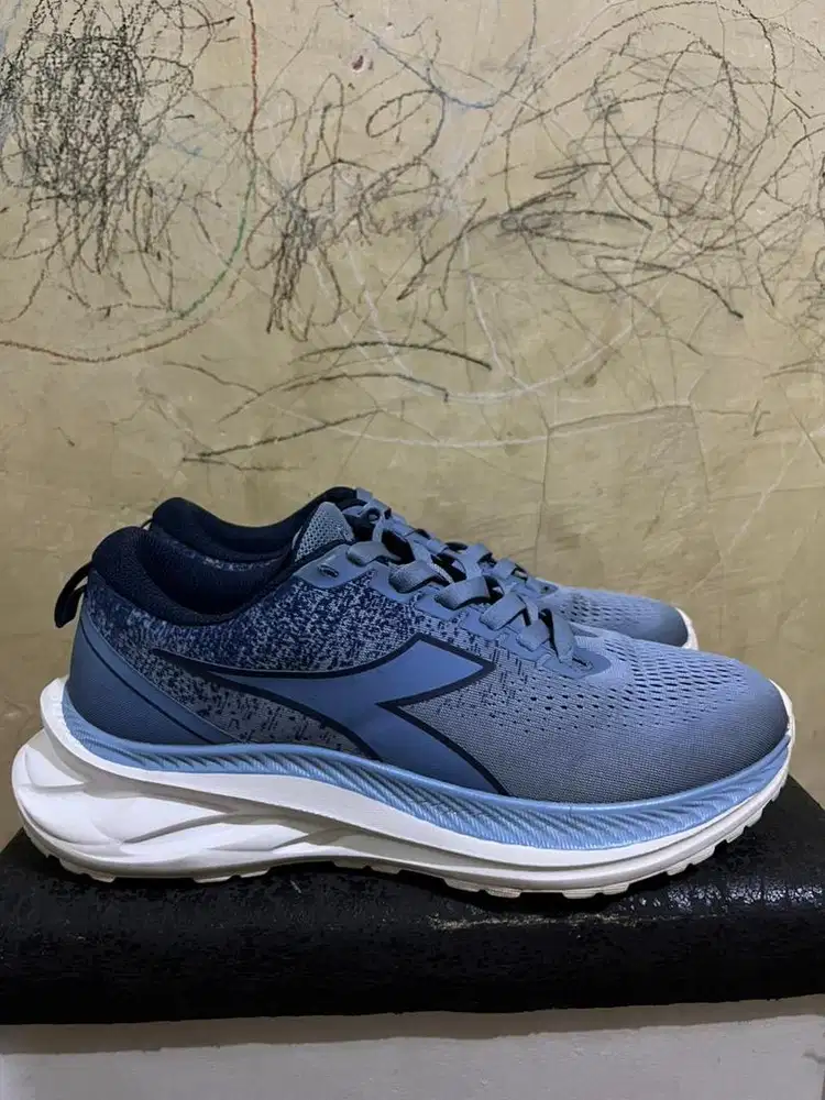 Sepatu running Diodora Size 42