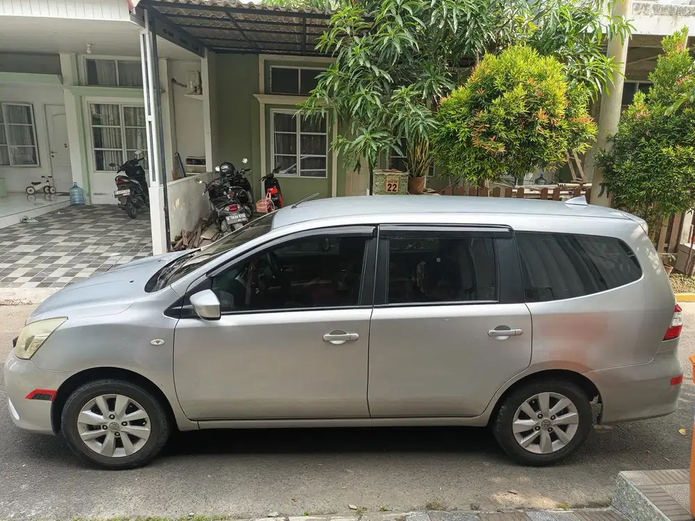 Nissan Grand livina 2015 Bensin