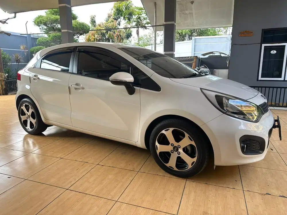 bissmillah di jual kia rio matic 2014 mulus tangan ke 2