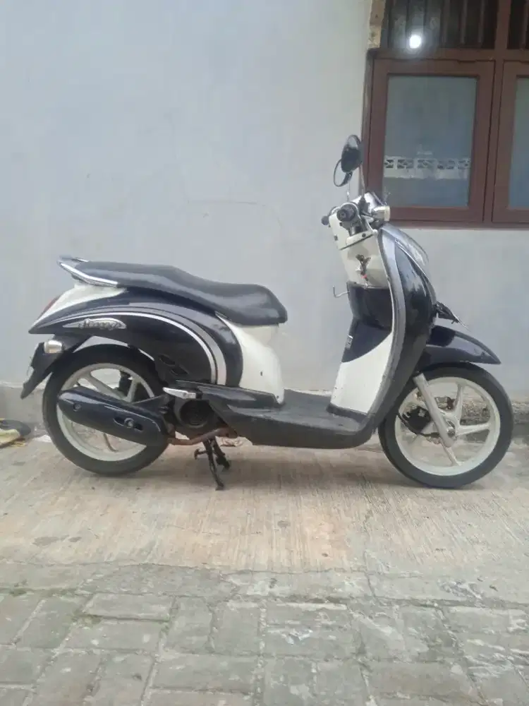Honda Scoopy karbu th 2011 original ss lengkap