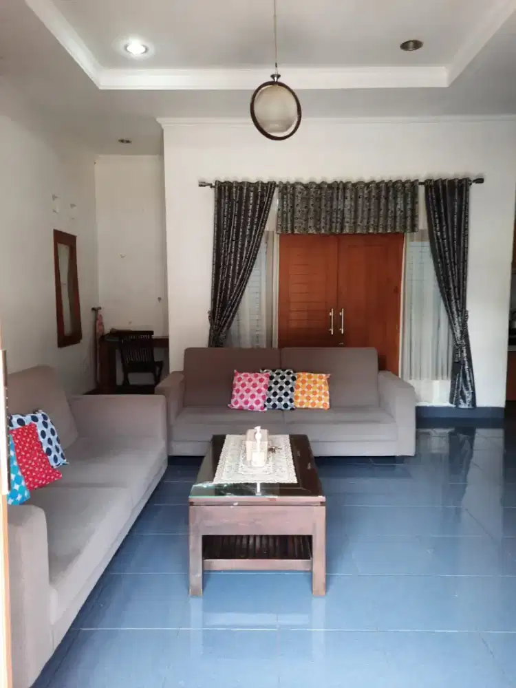 Rumah Besar Full Furnished Sewa Mingguan Bulanan Murah