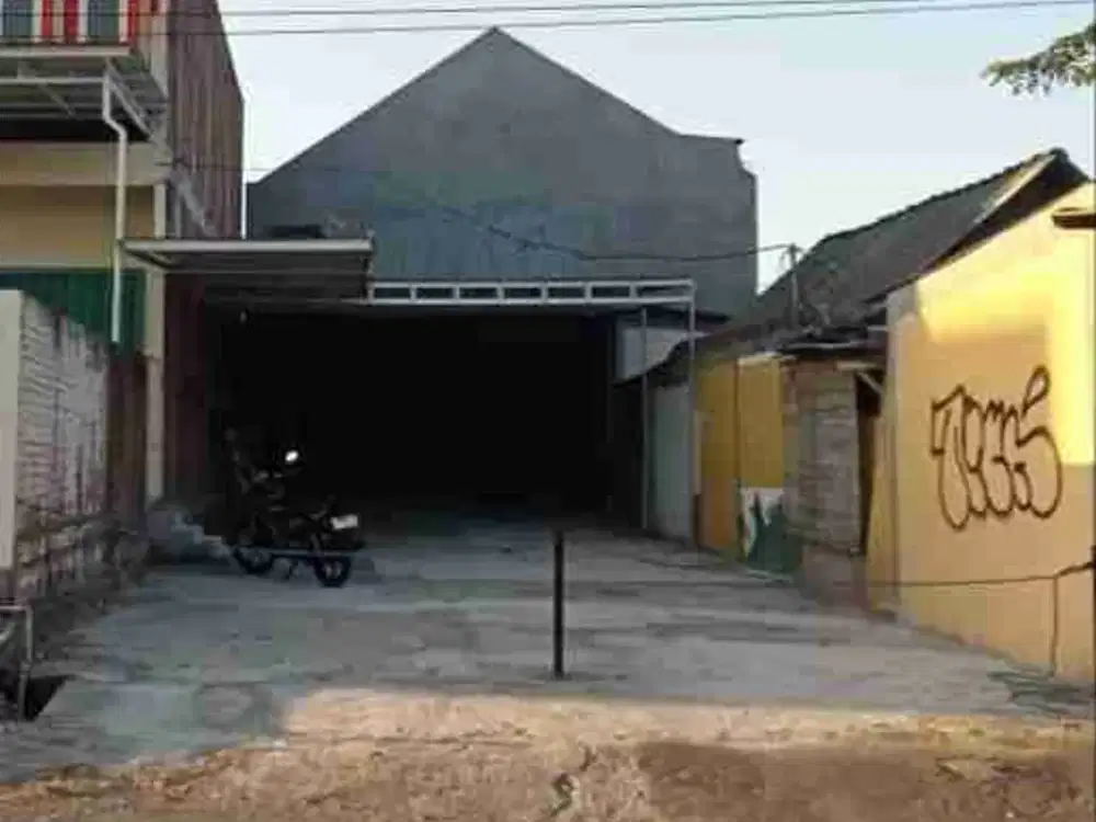 Disewakan Komersial Area untuk Warkop di pinggir jalan raya Menganti