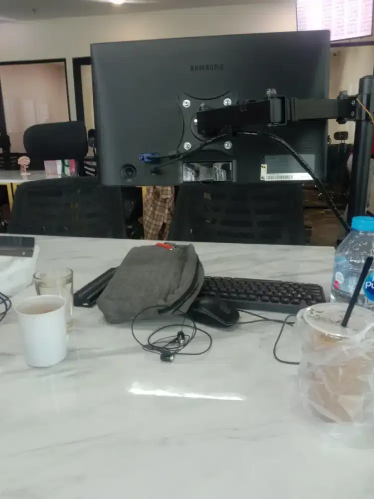 Membutuhkan banyak marketing dan bagian keuangan