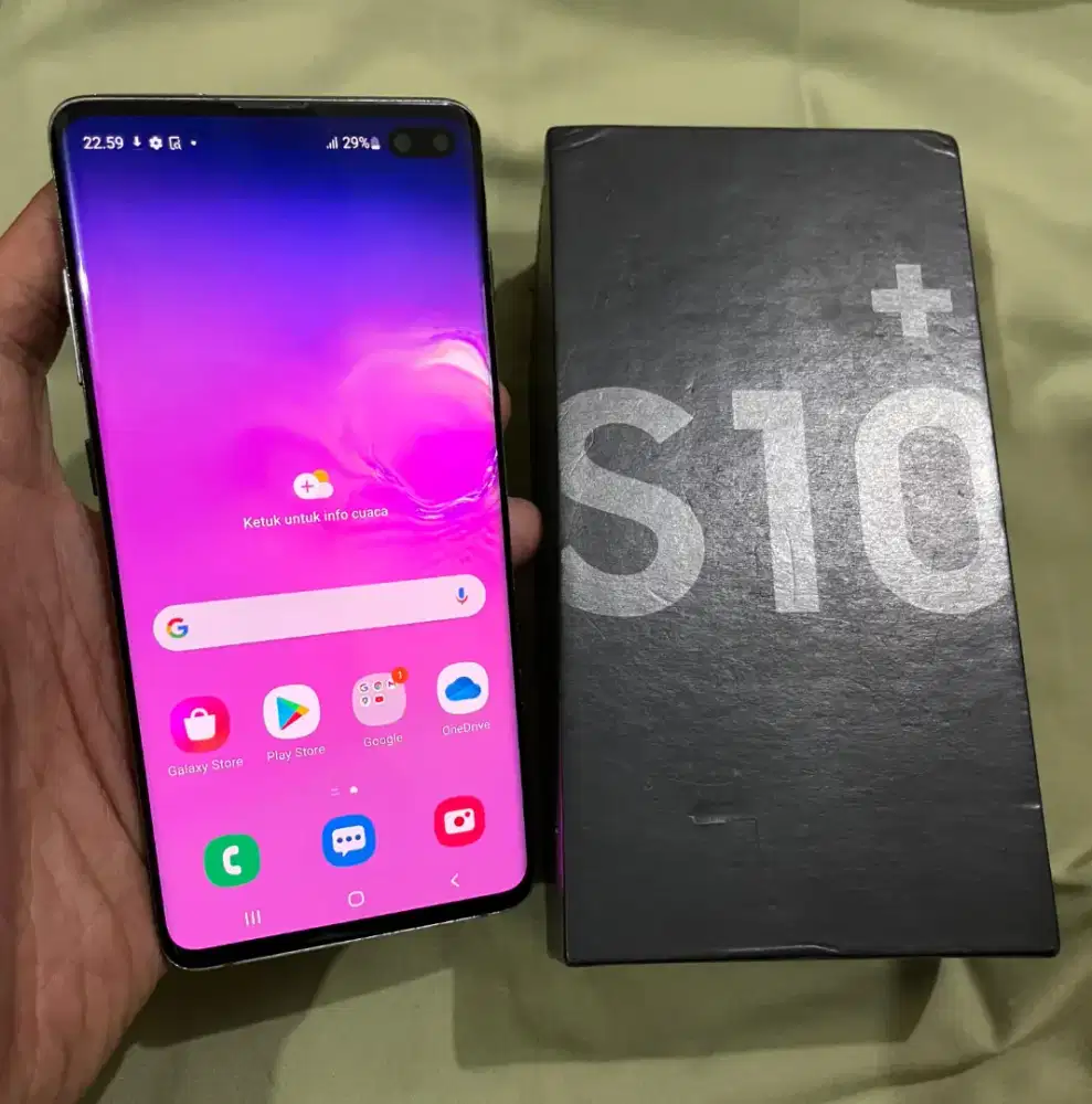Samsung galaxy S10 plus 
8/128