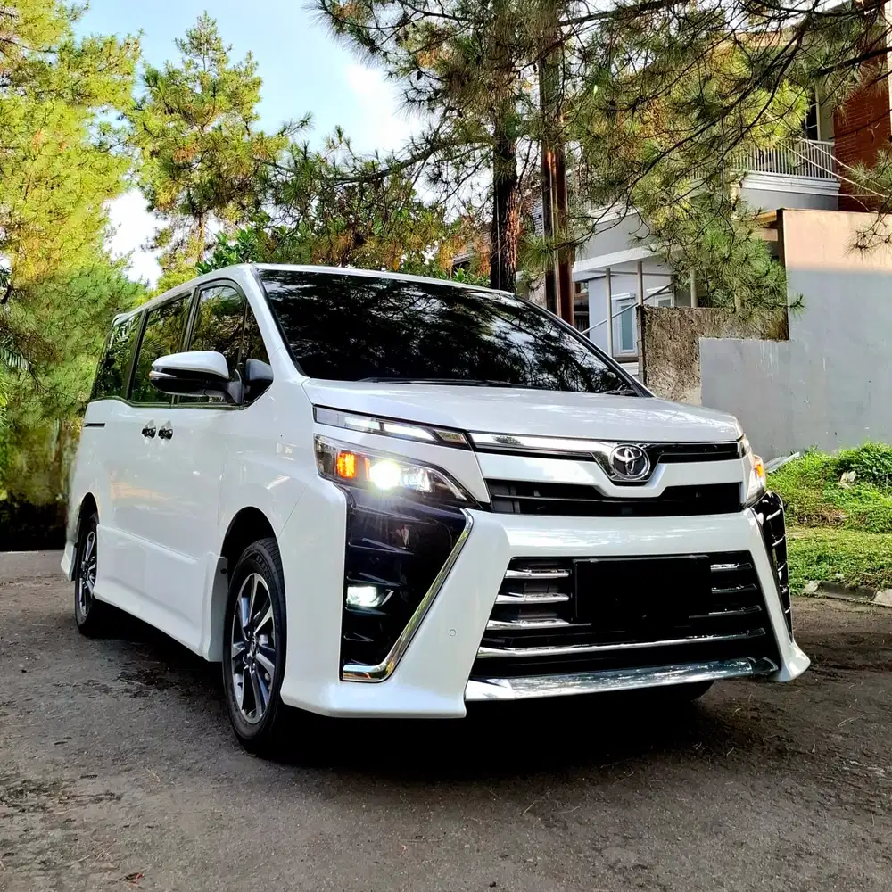 ANTIK!! Toyota Voxy 2018/2019 Bensin