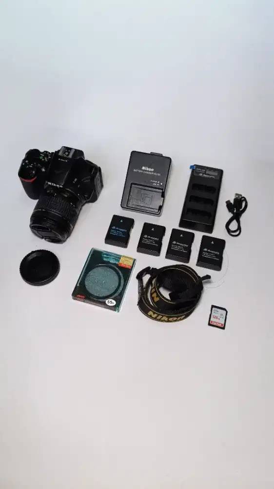Nikon D5600 + Kit 18-55mm