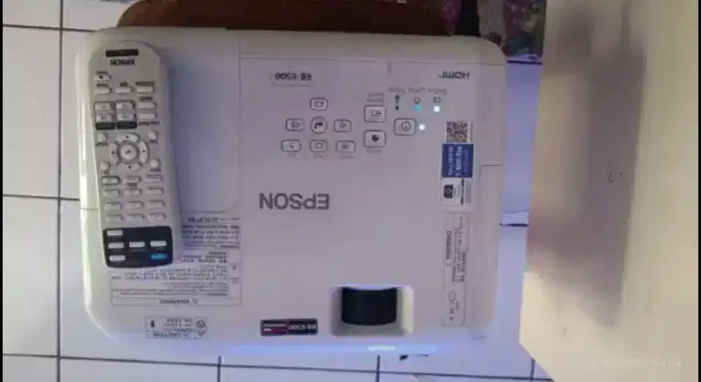 Cari proyektor mati Epson EB E500