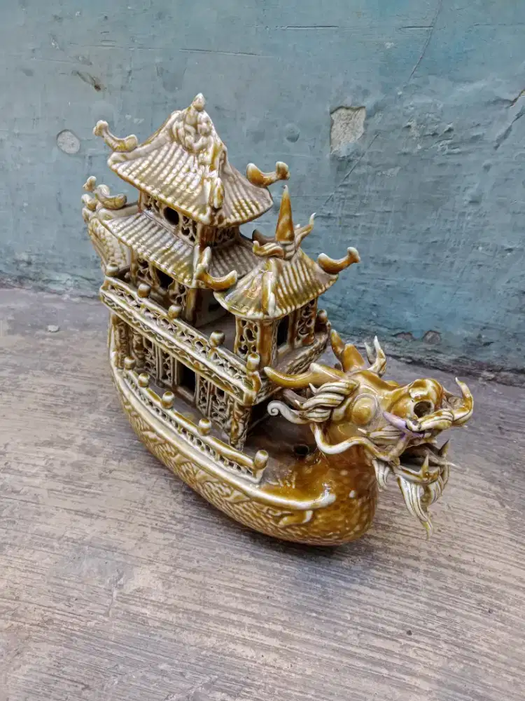 Perahu naga bhn keramik jmn dulu