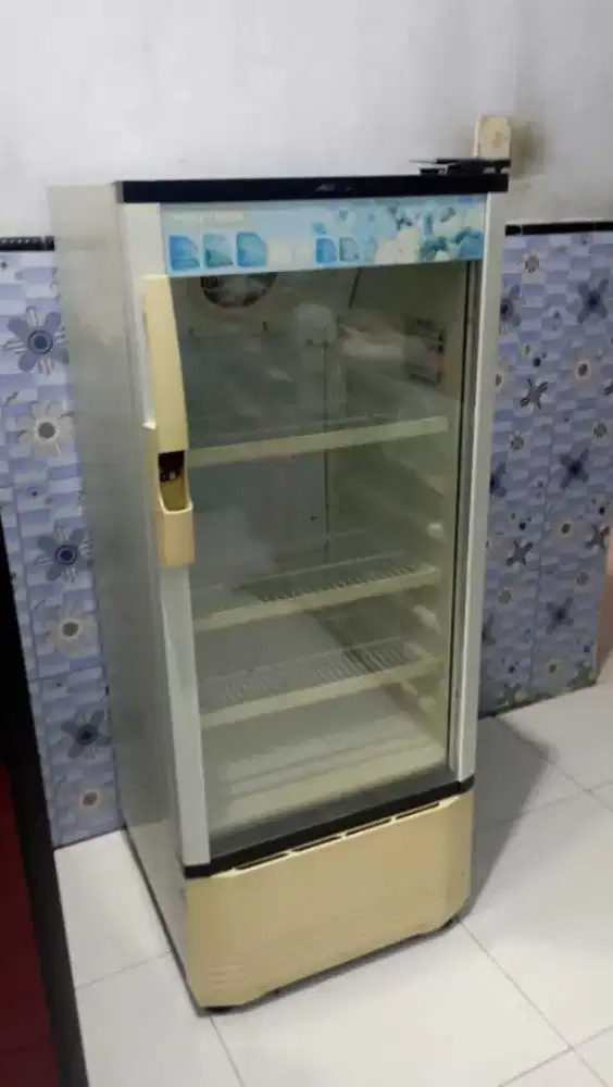 Di jual SOWCASE POLYTRON