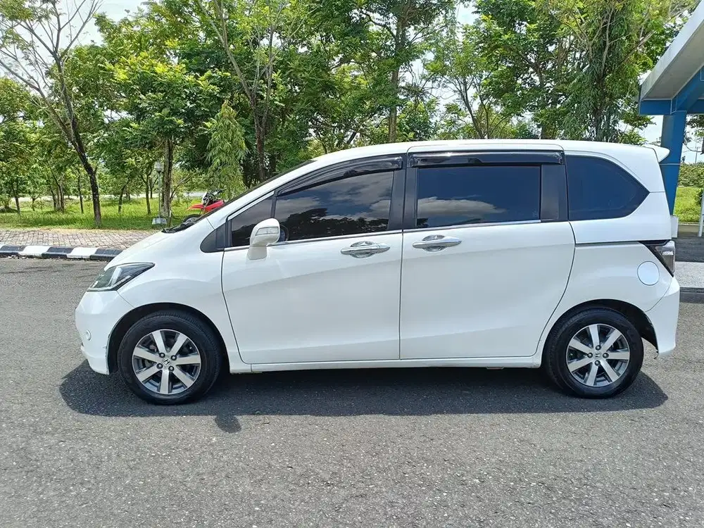 d jual mobil honda Freed