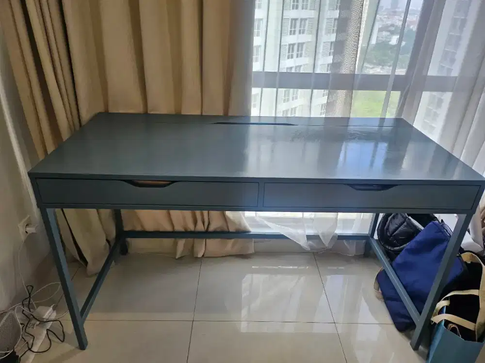 Meja kerja/belajar Ikea
