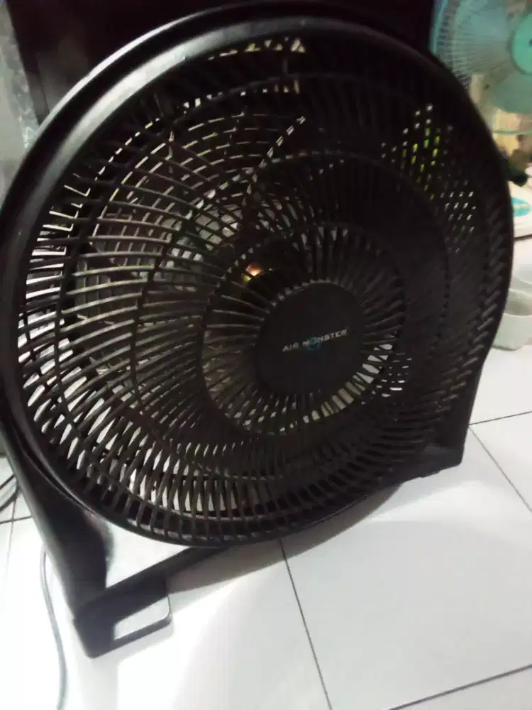 Dijual kipas angin duduk 16 inchi merk airmonster mulus normal semua