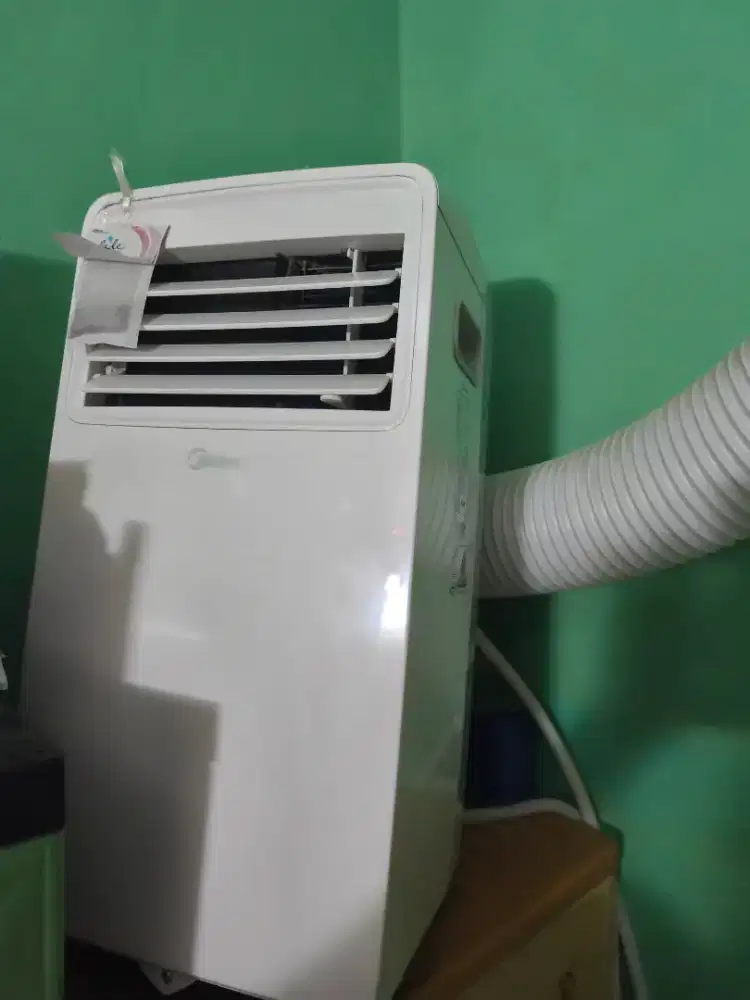 DIJUAL AC PORTABLE MIDEA ½PK