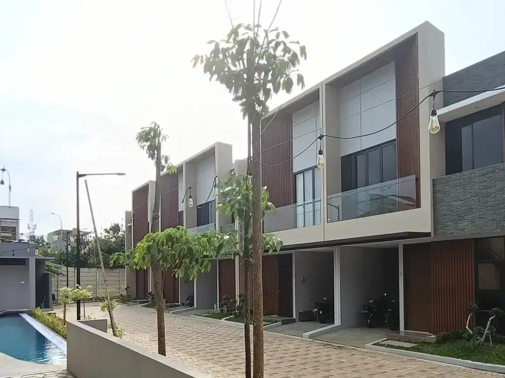 Rumah bebas banjir dekat Universitas Mercu Buana ada Kolam Renang