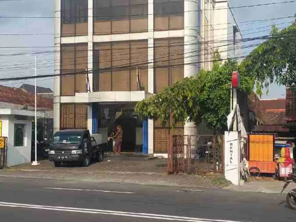 Ruko 3 Lantai Tepi Jalan Raya Di Tengah Kota Jogja Dekat Tugu Dan Malioboro