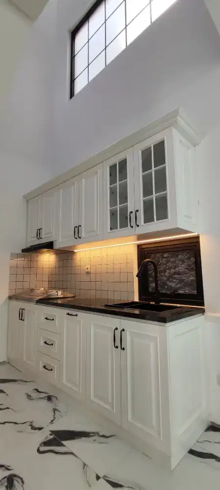 Rumah baru 2 lantai plus Rooftop tengah kota area bkr Buah batu SHM