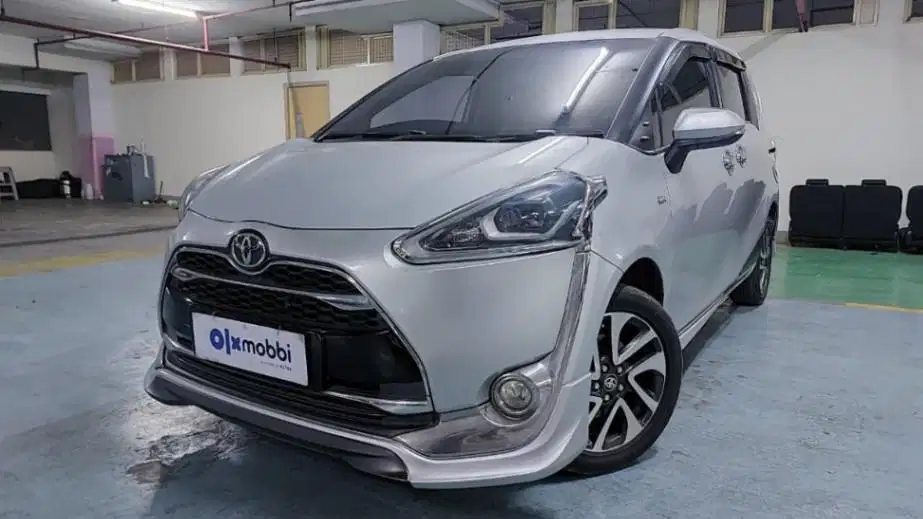 Pajak Panjang TDP 9JT Toyota Sienta 1.5 Q Bensin-AT 2018 Silver