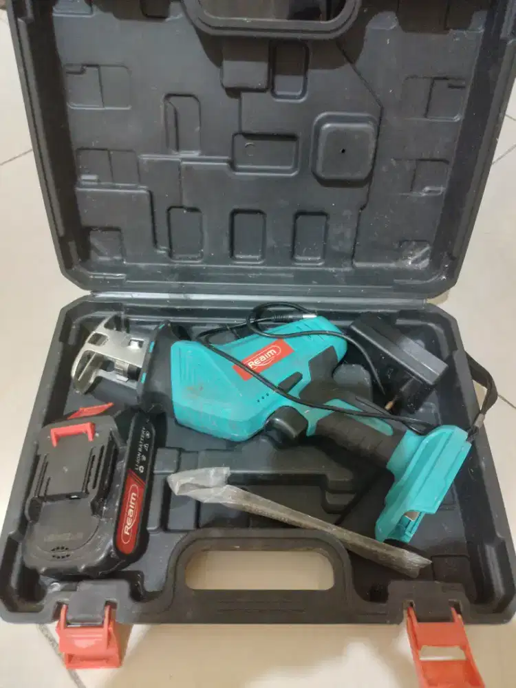 Alat Gergaji Battery