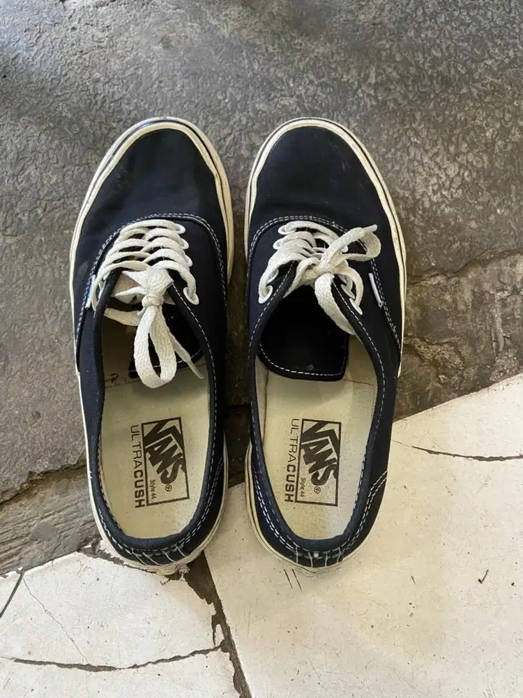 vans authentic city