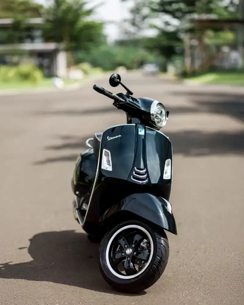 Vespa GTS 150 2023 HITAM MULUS