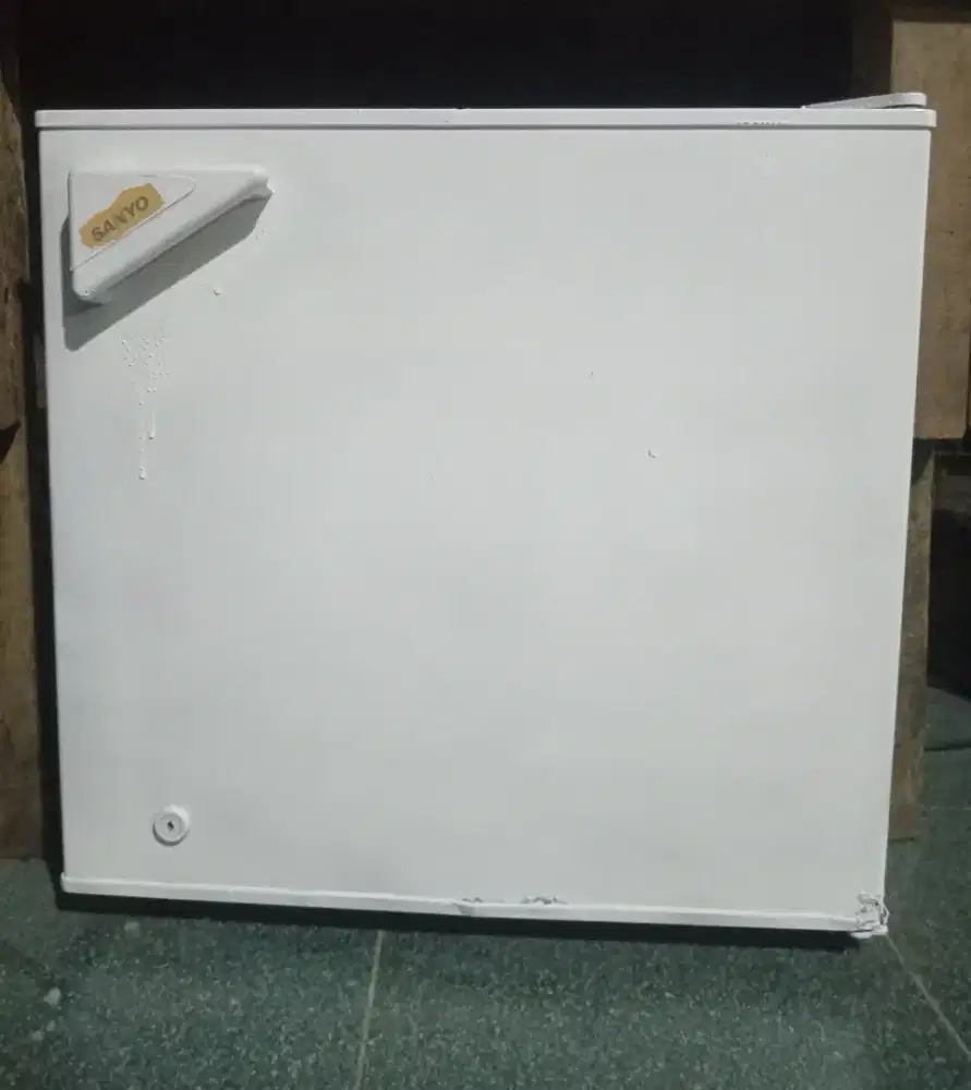 Kulkas mini sanyo
