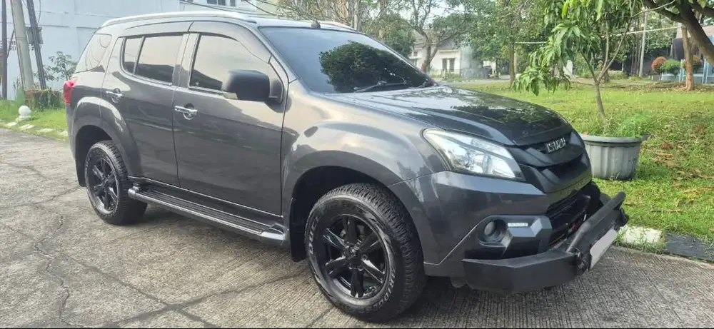 ISUZU MU-X R2 (4 X 2) A/T (2017)