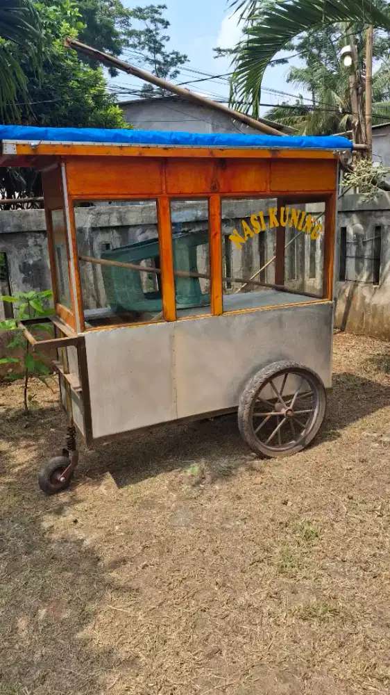 Gerobak bekas jualan nasi kuning mulus