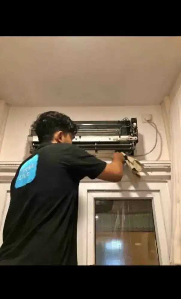 Service ac tidak dingin, bongkar pasang ac, cuci ac tambah freon vakum