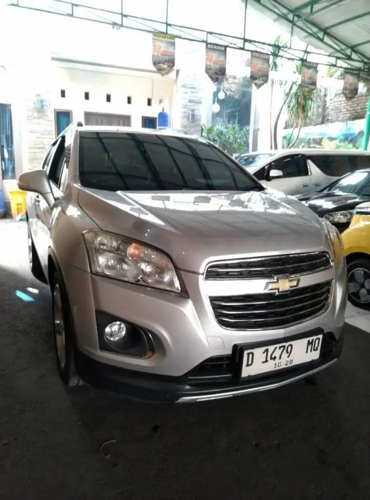DP 10 Jt Chevrolet TRAX LTZ 1.4 AT Turbo 2016 Sunroof Silver